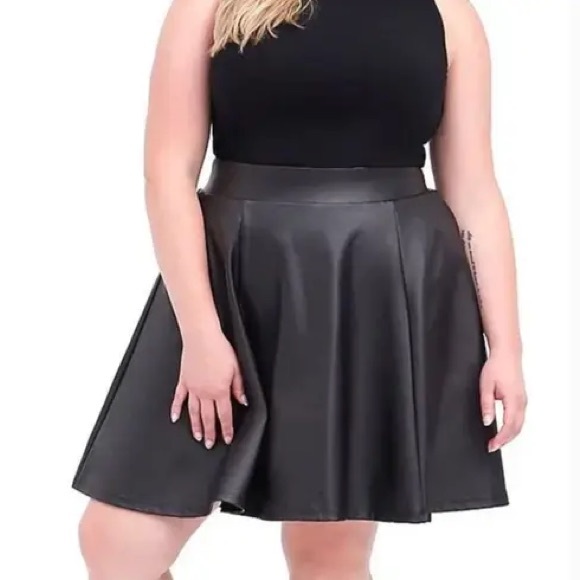 Torrid Black Faux Leather Skater Skirt Size XL/1X Goth Vampire 90s Punk Dark EUC - Picture 4 of 12